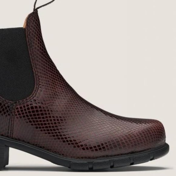 Blundstone Embossed Leather Boot. 2166. Dress boot. Elastic sided. Size: 7, 8, 9 - Picture 11 of 14